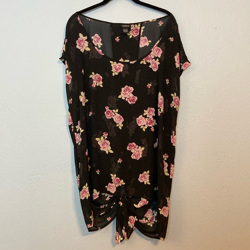 Torrid Womens Size 1 (1X, 14-16) Semi-Sheer Chiffon Floral Black Blouse Back Tie